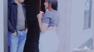 mi-vecina-cachonda-me-pide-azucar-y-le-doy-leche-tambien-antes-que-su-marido-se-de-cuenta